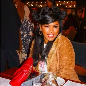 Meet your Posher, Joy